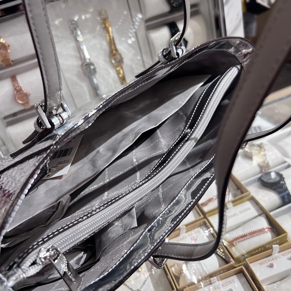 MICHAEL KORS Voyager Large Patent Logo Debossed Tote Bag NWT Silver - Picture 8 of 10